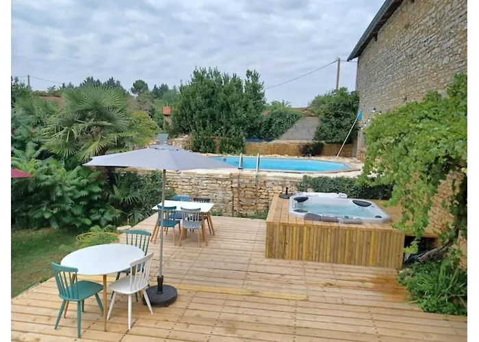 Nid Charentais Angouleme Pool Jacuzzi