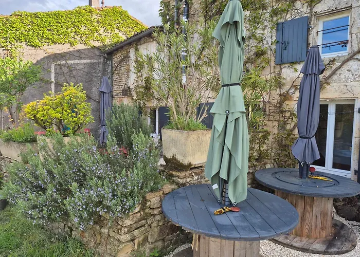 Nid Charentais Angouleme Pool Jacuzzi