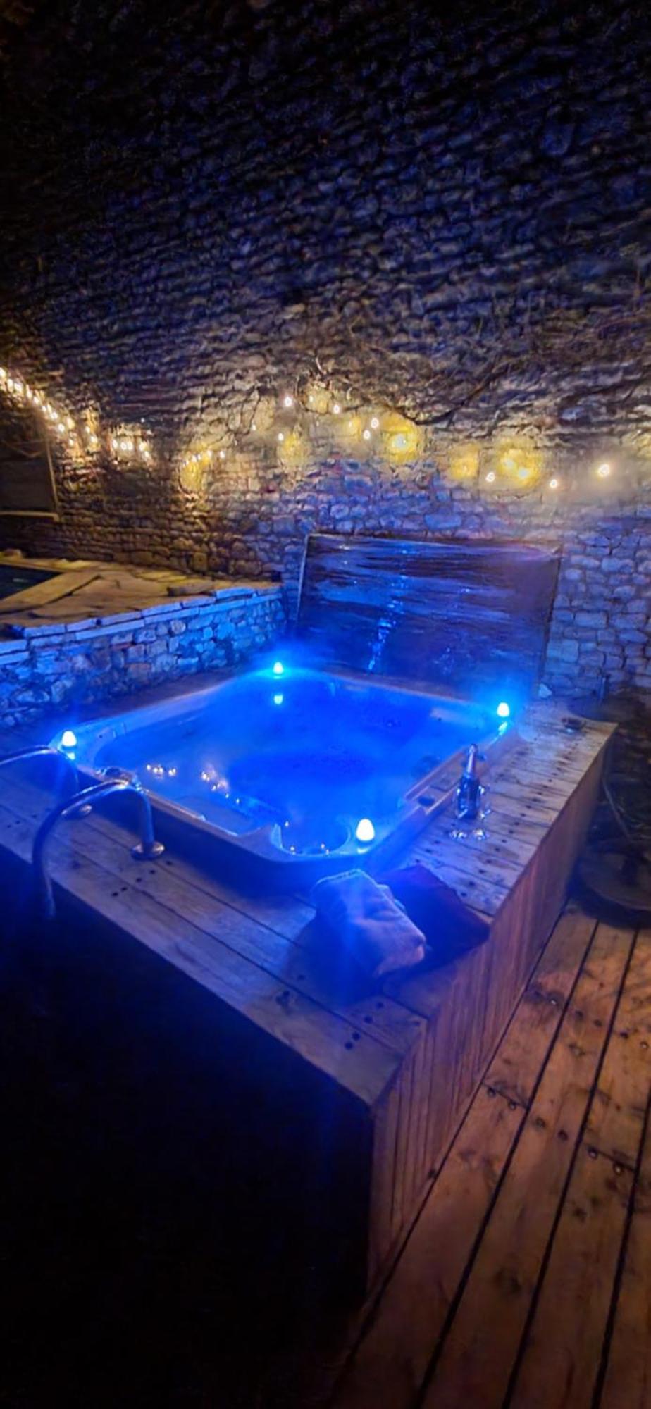 Nid Charentais Angouleme Pool Jacuzzi *