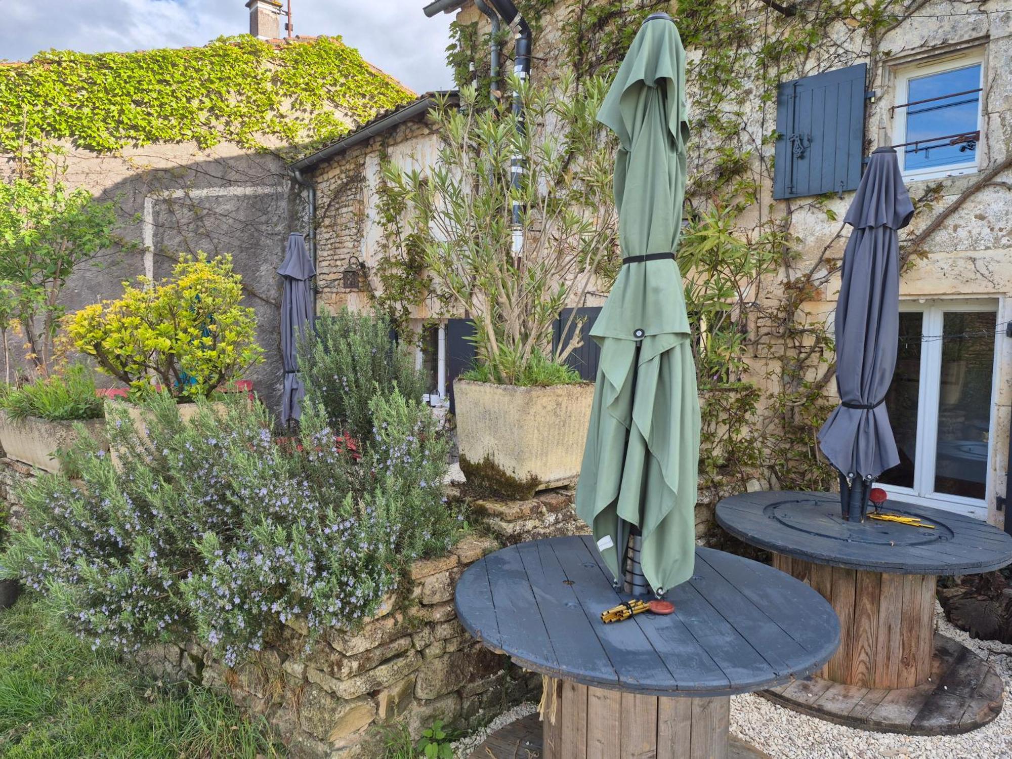 Nid Charentais Angouleme Pool Jacuzzi Ferienhaus La Poterie (Charente)